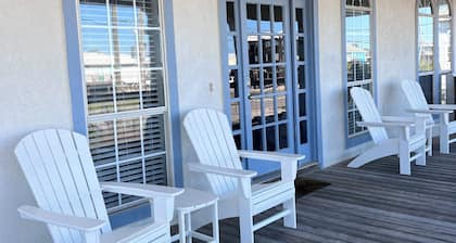 3-bedroom house in fabulous Dauphin Island with water views.