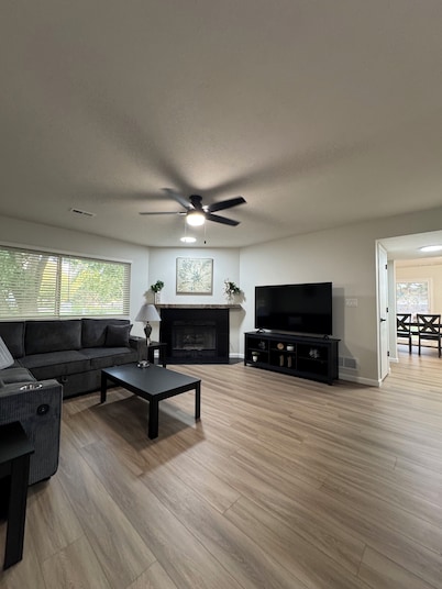 Serenity on Granada: Spacious 2BR Retreat / 2.5BA+Garage Near Haymarket & UNL