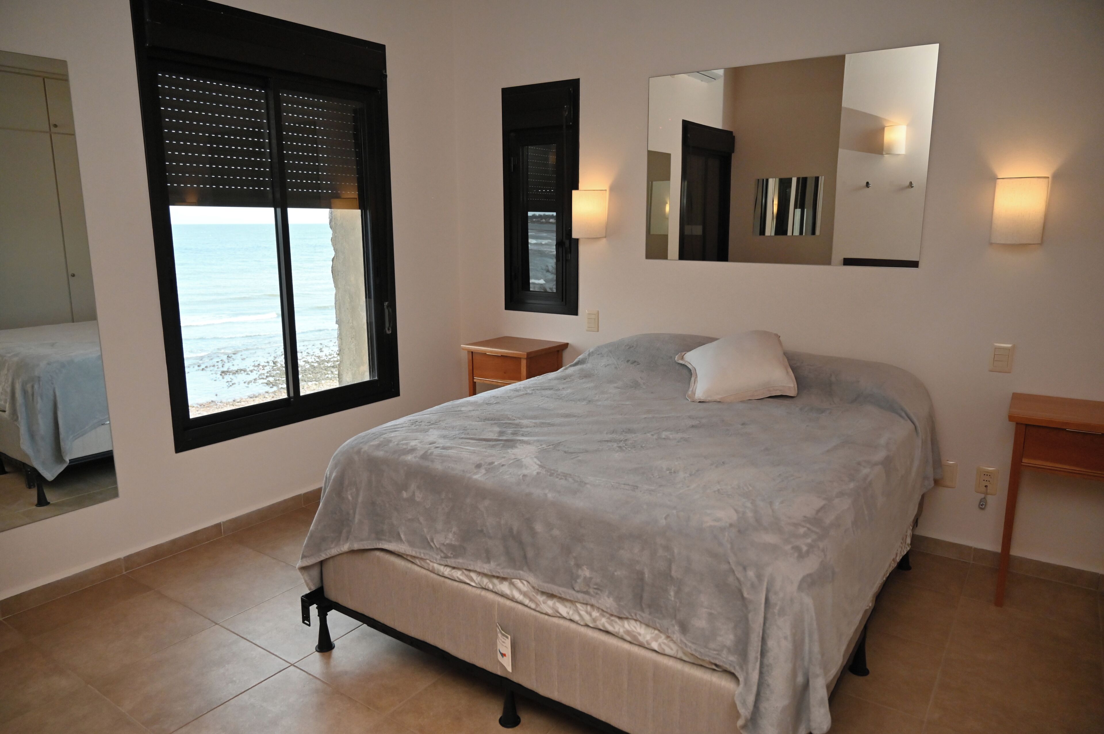 3 quartos, ferros/tábuas de passar roupa, Wi-Fi, roupa de cama