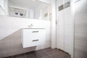Bathroom - Baltic Stone - Comfortable vacation homes in Rewal (Rewal)
