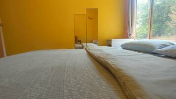 3 bedrooms, iron/ironing board, WiFi