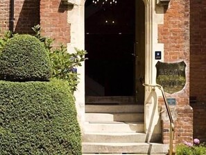 Exterior detail - The Ebury Hotel (Canterbury)