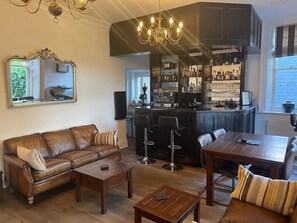 Bar (on property) - The Ebury Hotel (Canterbury)