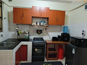 Private kitchen - Adorable 1-bedroom apartment in vibrant Nairobi perfect for your stay (Nairobi County)