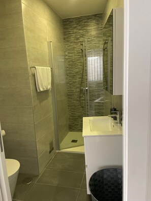 Shower, towels