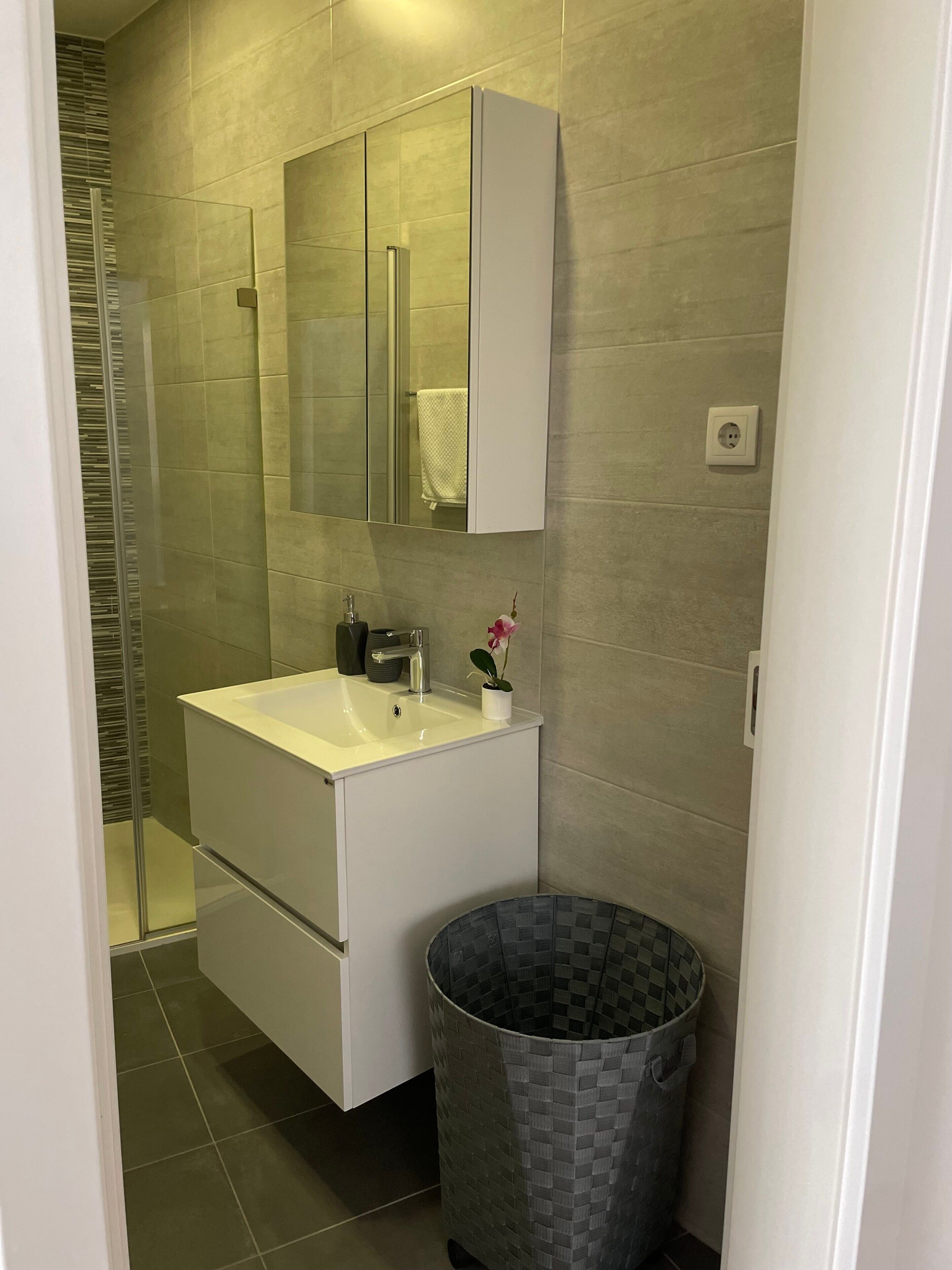 Douche, serviettes fournies