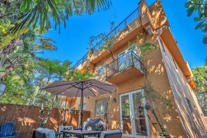 Outdoor dining - The Coconut Grove Escape | Designer 3BR Home (Miami)