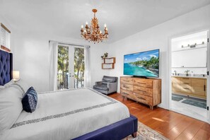 3 bedrooms, desk, iron/ironing board, WiFi - The Coconut Grove Escape | Designer 3BR Home (Miami)