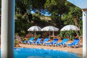 Pool - 2-Bedroom Apartment with Pool and Garden View (5 Adults) (Luz)