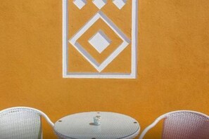 Outdoor dining - 2-Bedroom Apartment with Pool and Garden View (5 Adults) (Luz)