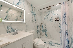 Luxury Villa, 5 Bedrooms, Kitchen | Bathroom