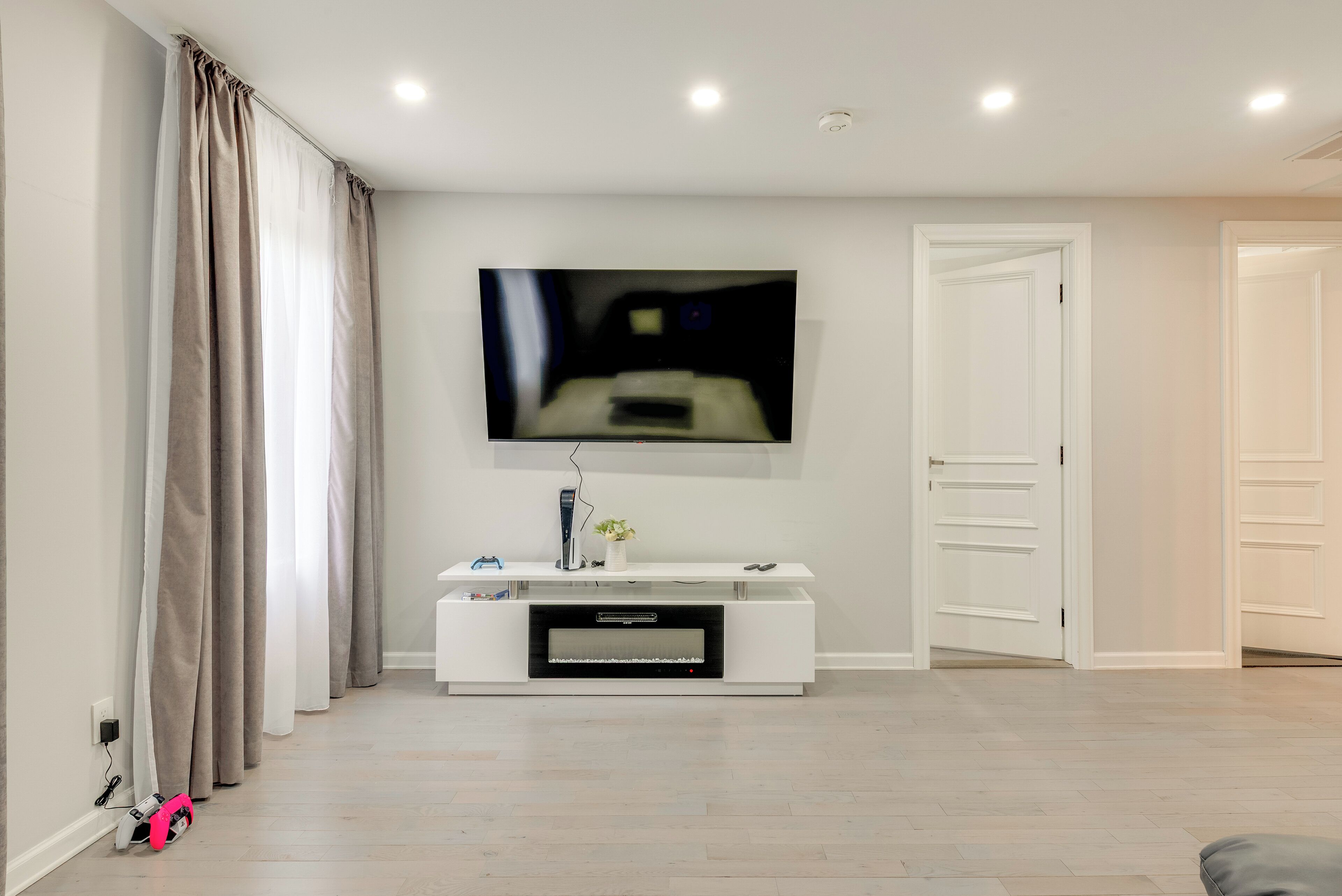 Luxury Villa, 5 Bedrooms, Kitchen | Living area