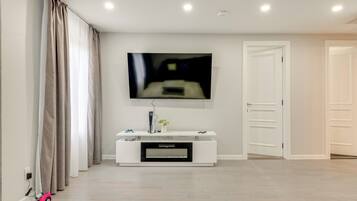 Luxury Villa, 5 Bedrooms, Kitchen | Living area