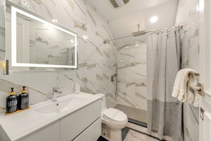 Luxury Villa, 5 Bedrooms, Kitchen | Bathroom