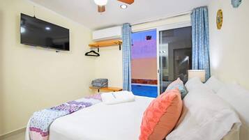 1 slaapkamer, een strijkplank/strijkijzer, wifi, beddengoed