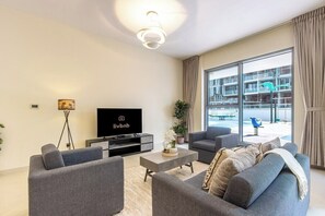 Living area - Spacious 1BR | Minutes to Burj Khalifa (Dubai)