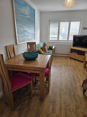 Dining - By the beach apartment, flat walk, central location pet friendly. (Perranporth)