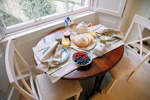 Dining - Converted apartment w/Moray Feu garden view (Edinburgh)