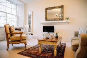 TV - Converted apartment w/Moray Feu garden view (Edinburgh)