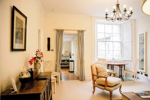 TV - Converted apartment w/Moray Feu garden view (Edinburgh)