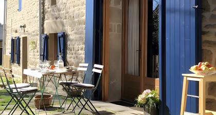 Guest Room “La Blanche” with Shared Terrace, Communal Garden and Wi-Fi
