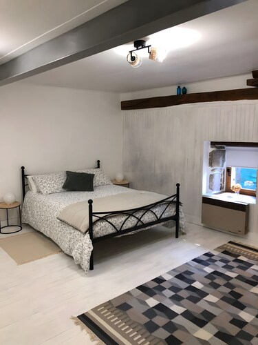 Guest Room “La Blanche” with Shared Terrace, Communal Garden and Wi-Fi