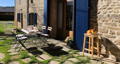 Guest Rooms “La Grande & La Jumelle” with Shared Terrace, Garden, and Wi-Fi