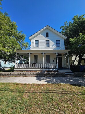 Exterior - Historic 2 Bedroom + Dedicated Office, Walkable Downtown Wilmington (Wilmington)