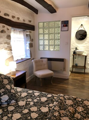 Room - Guest Room “La Rustique” with Shared Terrace, Garden, and Wi-Fi (Soubrebost)