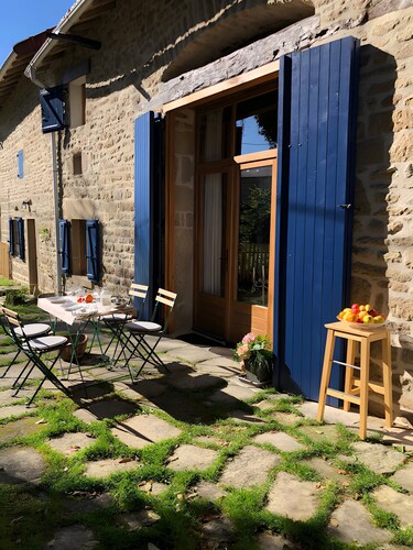 Guest Room “La Rustique” with Shared Terrace, Garden, and Wi-Fi