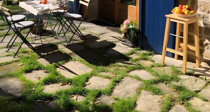 Guest Room “La Rustique” with Shared Terrace, Garden, and Wi-Fi