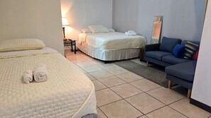 Habitación familiar, para no fumadores | Tabla de planchar con plancha, wifi gratis y ropa de cama 