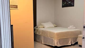 Economy Room, 1 Queen Bed