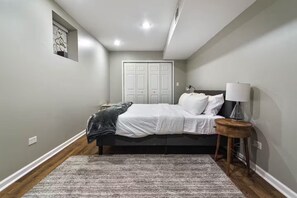 2 habitaciones, tabla de planchar con plancha, wifi y ropa de cama
