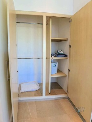 Interior - Shared Pool Oasis  Near Malecon  BBQ  Wi-Fi (La Paz)