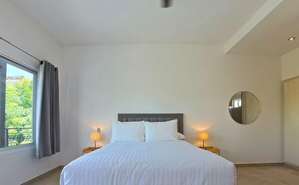 Room - Shared Pool Oasis  Near Malecon  BBQ  Wi-Fi (La Paz)