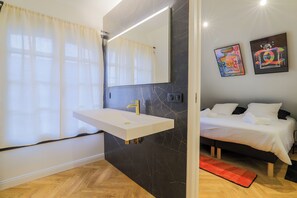 3 slaapkamers, een strijkplank/strijkijzer, wifi, beddengoed