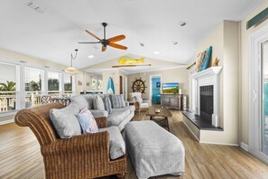 Smart TV, fireplace - 🏝️Waterfront Canal Home | Dock + Golf Cart | Pet Friendly | Island Oasis🏝️ (Navarre)
