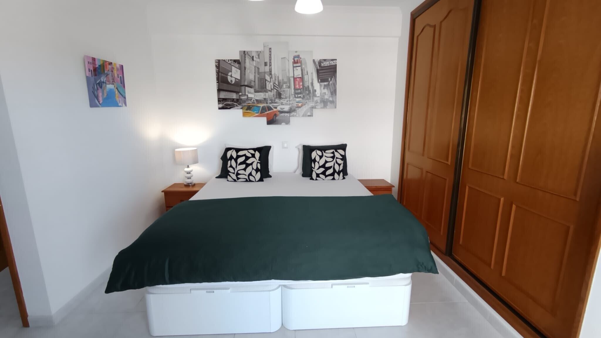 2 quartos, ferros/tábuas de passar roupa, Wi-Fi, roupa de cama