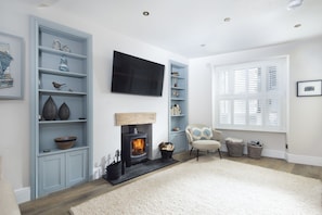 Interior - Myrtle Cottage - Pet friendly, 20m from beach, modern cottage (Mousehole)