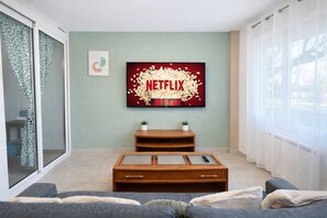 Interior - Majestic Green Tone - Disneyland - Free Parking (Torcy)