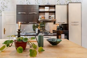 Private kitchen - Prestigious Apartment: 3 Suites + Arno View (Firenze)
