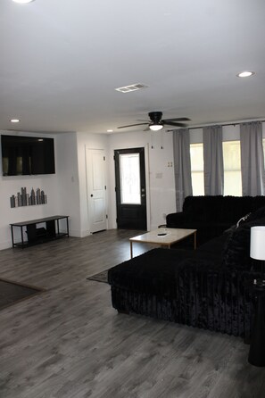 Smart TV - Up Up And Stayyyyy at this 3 bdrm Contemporary Home (Dallas)