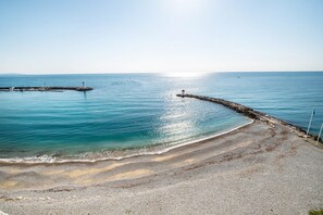 On the beach - Apartment 'Grand Luxe Vue Mer Exclusif' with Sea View, Wi-Fi and Air Conditioning (Villeneuve-Loubet)