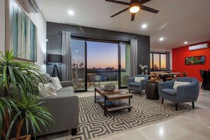 TV, offices - Private pool rooftop and BBQ, Malecon 5 min walk (La Paz)