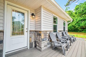 Terrace/patio - Private Calm Coastal Retreat Near Beaches, Golf Attractions-RENOVATED (Ocean Isle Beach)