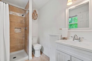Shower, hair dryer, towels, toilet paper - Private Calm Coastal Retreat Near Beaches, Golf Attractions-RENOVATED (Ocean Isle Beach)