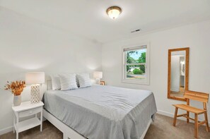 3 bedrooms, iron/ironing board, Internet, bed sheets - Private Calm Coastal Retreat Near Beaches, Golf Attractions-RENOVATED (Ocean Isle Beach)