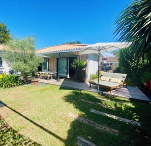 Terrace/patio - Beach and shops on foot! Vacation home with garden in La Hume (Arcachon) (Gujan-Mestras)