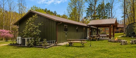 Studio (3 Bedrooms) | Property amenity